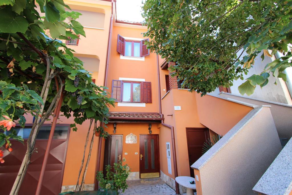 רוביני Apartments Grace מראה חיצוני תמונה